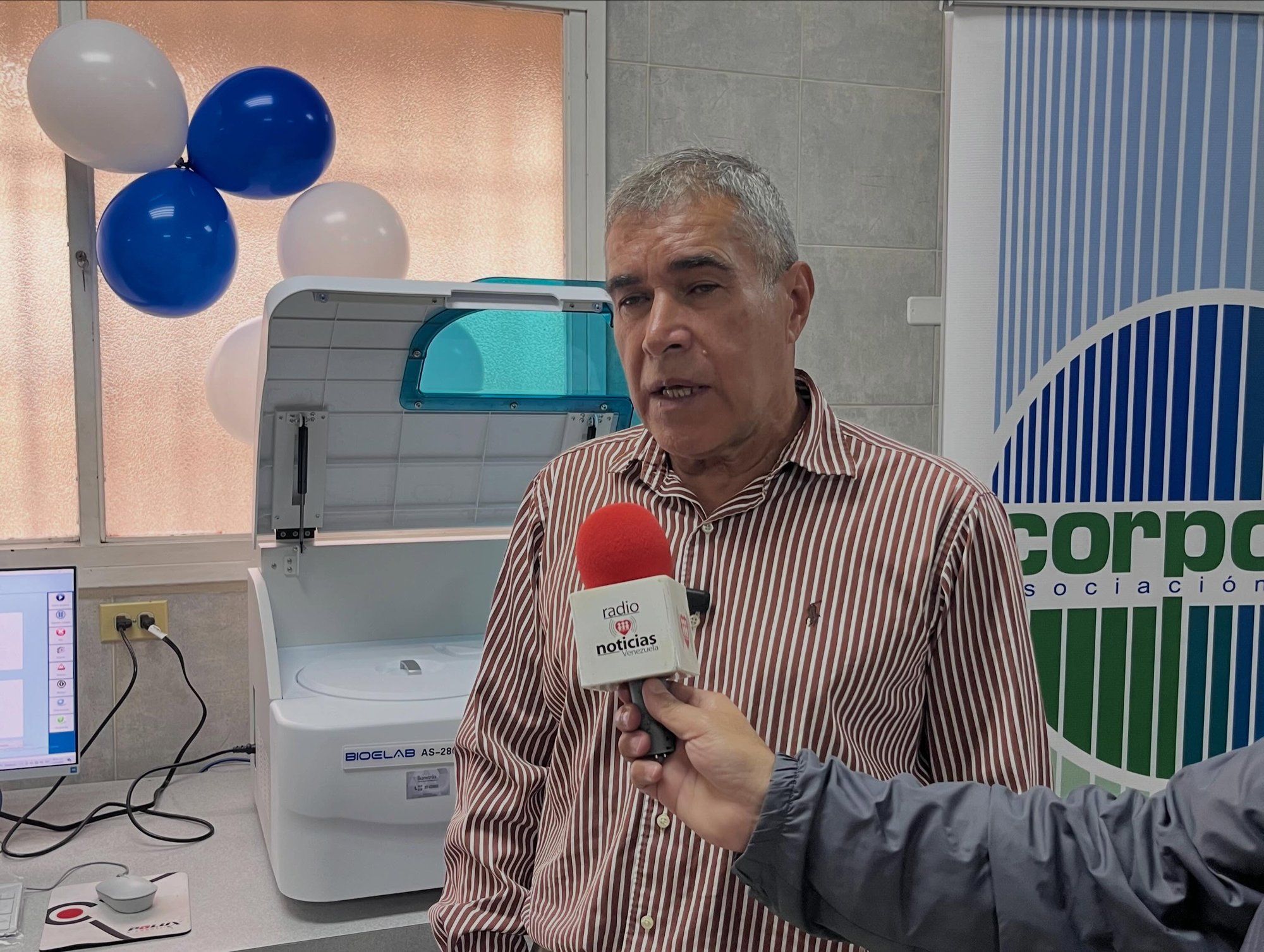 Declaraciones a la prensa junto al equipo y al pendón de CORPOULA