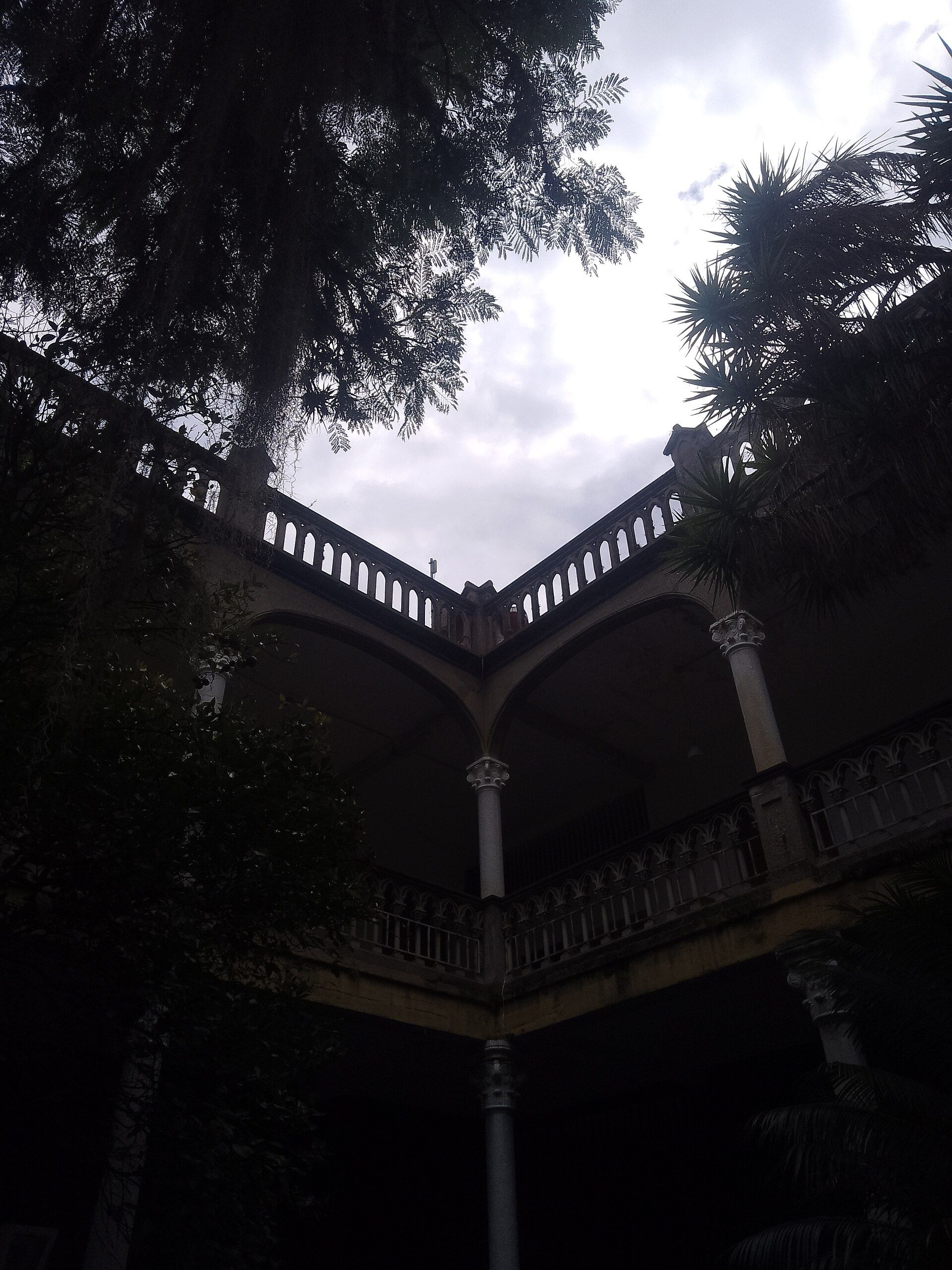 Fachada de la Escuela de Música de la Facultad de Arte de la Universidad de Los Andes